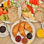 Traveler\'S Best Choice - Old Town Guesthouse - By Upstairs